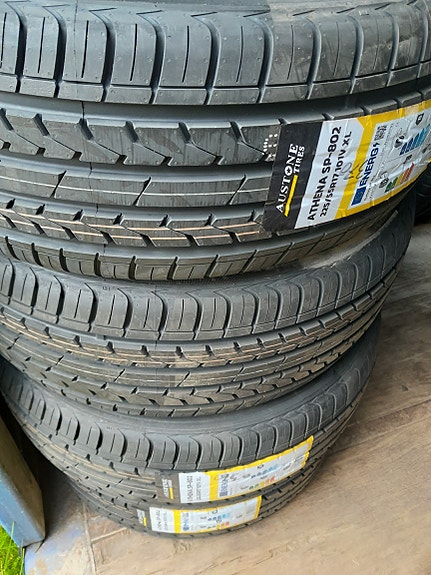 Austone 225/55r17 asennettuna