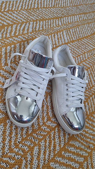 Lee Cooper tennarit