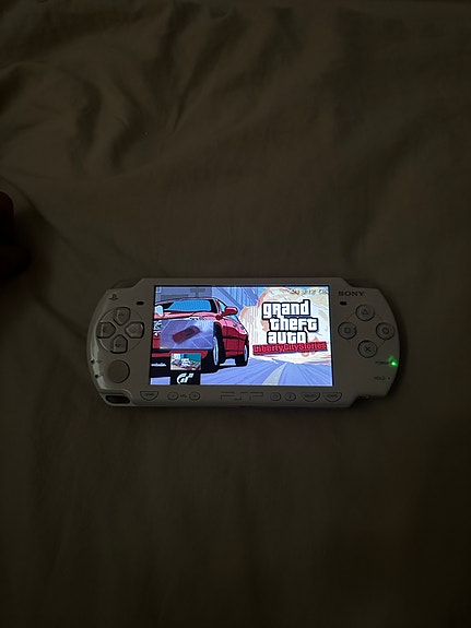 Sony PSP käsikonsoli valkoinen