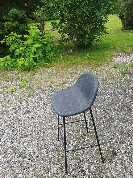 Korkea tuoli/jakkara