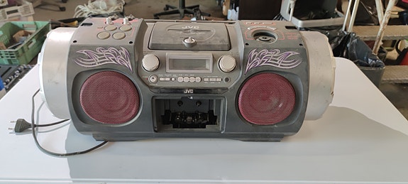 JVC kannettava CD-kasettisoitin kaiuttimilla