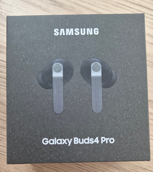 Samsung Galaxy Buds4 Pro uusi
