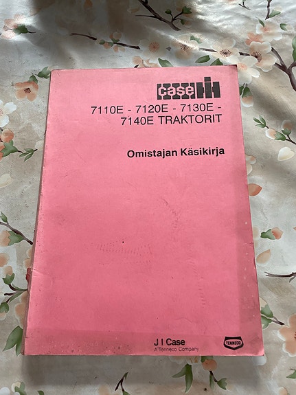 Case IH 7110E 7120E 7130E 7140E traktorit omistajan käsikirja