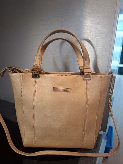 Tommy Hilfiger Laukku (limited edition) 80€ (ovh 300€)