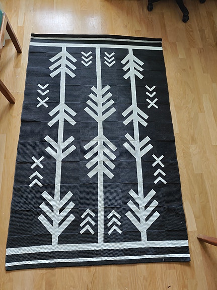 Mustavalkoinen matto