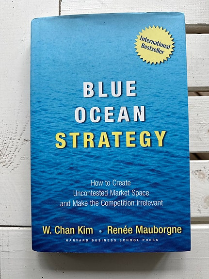 Blue Ocean Strategy -kirja englanniksi