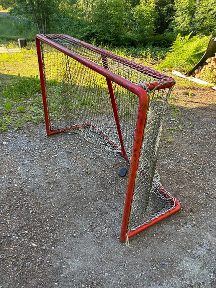 Jääkiekko maali metallirungolla