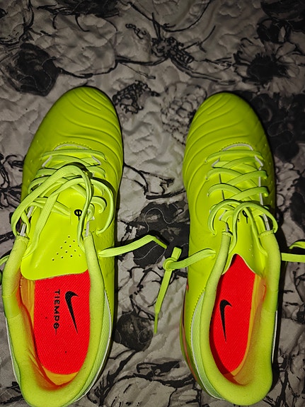 Nike jalkapallokengät koko 42