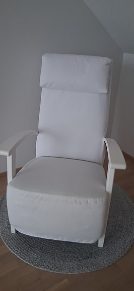 Iskun Ritz tuoli uuden veroisilla mustalla ja valkoisella irtohupulla