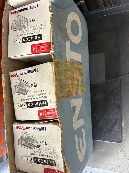 Sähkö johto liittimiä 4 pakettia