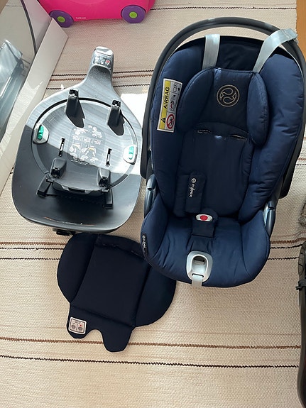 Cybex cloud Z i-size turvakaukalo sekä siihen soveltuva Z Base -telakka