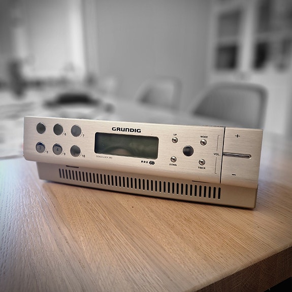 Grundig Sonoclok 890 keittiöradio/kelloradio