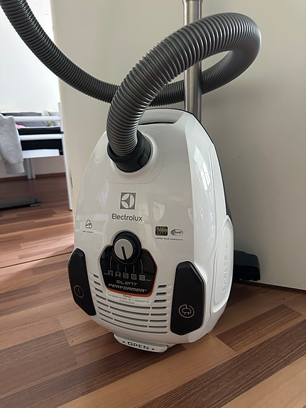 Electrolux-pölynimuri myytävänä, erinomaisessa kunnossa.