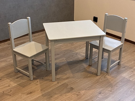 Lasten pöytä ja tuolit