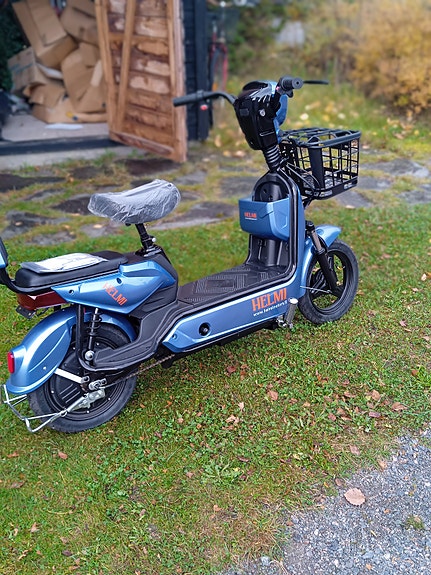 Helmi sähköskootteri sininen