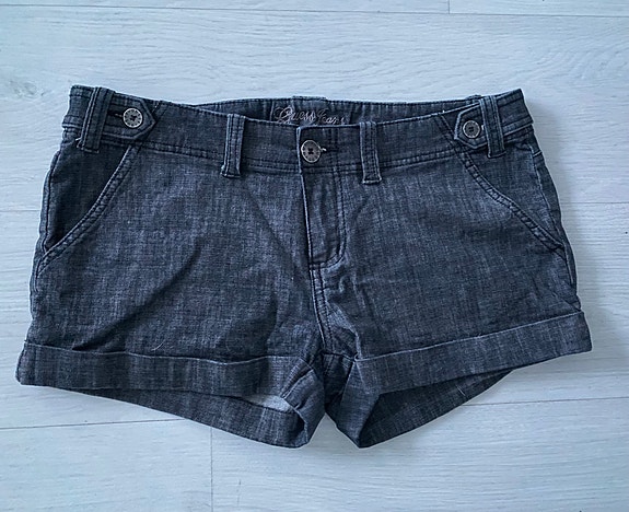 Guess naisten farkkushortsit, W30