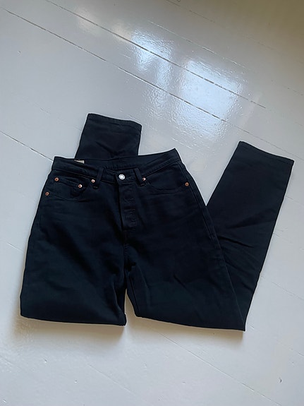 Levi’s black jeans, model 501. High-quality jeans with a great fit.