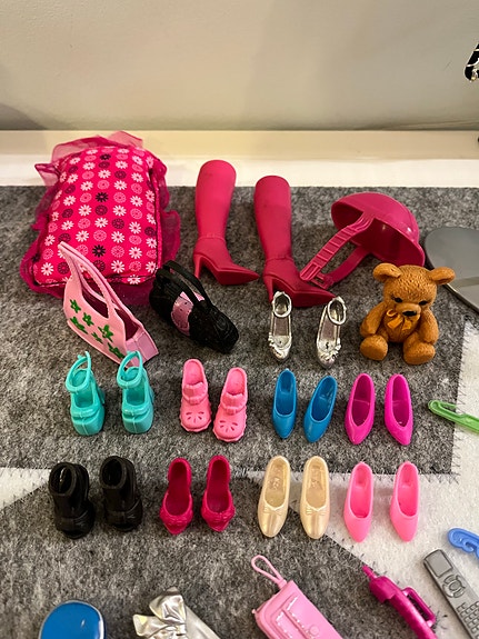Barbie vaatteet ja asusteet