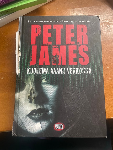 Peter James Kuolema vaanii verkossa kirja