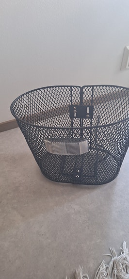 Metallinen polkupyörän kori