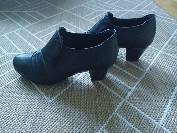 Mustat myWear kengät koko 38