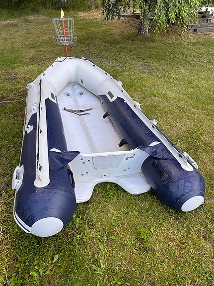 Honda Honwave T32-IE2 kumivene 3,2 m kovapohjalla
