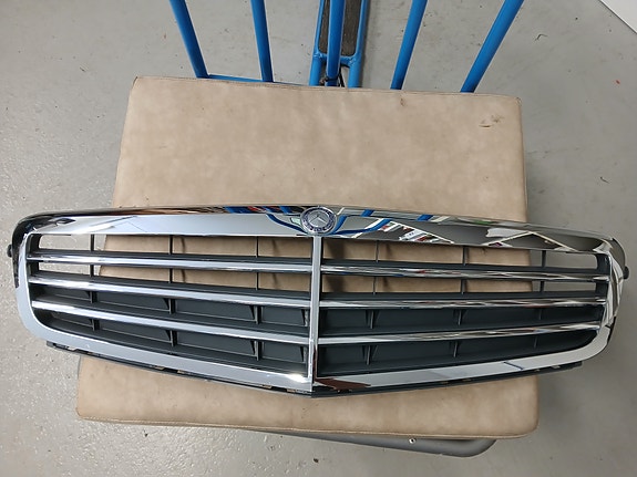 Mercedes C W204 vuosimalli 2009-14 uusi maski