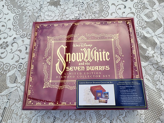 Disney Snow White and the Seven Dwarfs Limited Edition Diamond Collector Set