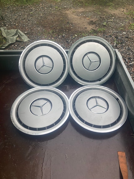 Mercedes-Benz pölykapselit 4 kpl