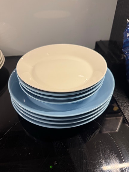 Iittala lautaset vaaleansiniset ja valkoiset
