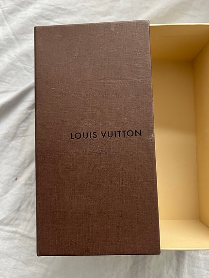 Louis Vuitton pahvilaatikko ruskea  Aito100%