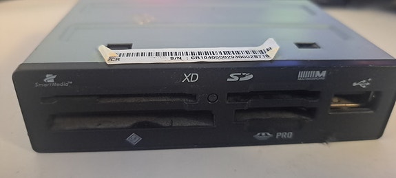 Sisäinen muistikortinlukija 3,5" USB 2.0 PC:lle
