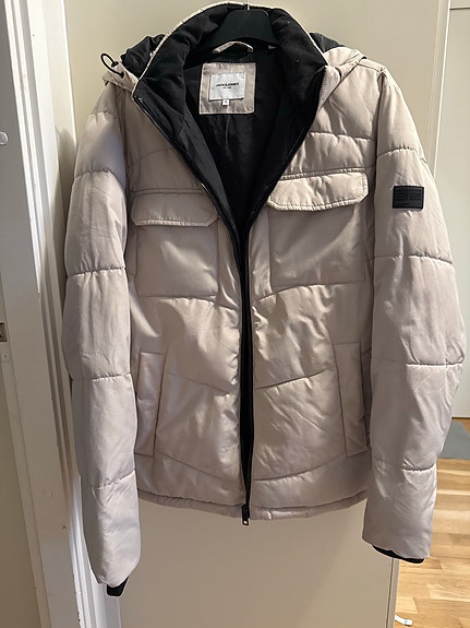 Jack & Jones miesten talvitakki L – hyväkuntoinen