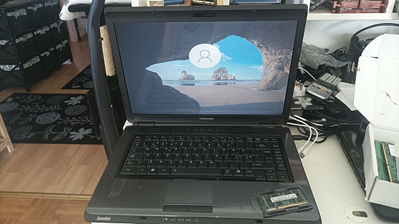 Toshiba läppäri