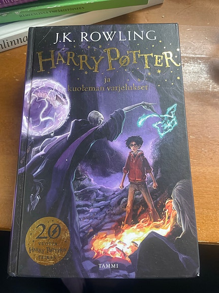 J. K. Rowling Harry Potter ja kuoleman varjelukset kovakantinen kirja suomeksi