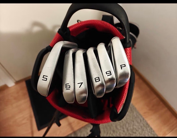 TaylorMade P7CB 5–P, LEFT, DG MID 115 stiff +1/2"