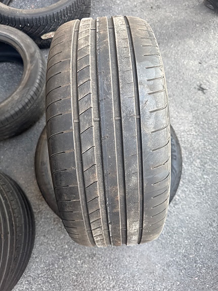 Nokian Hakka Black 2 kesärenkaat 245/45 R18