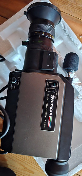 Videokamera vanha  hitachi