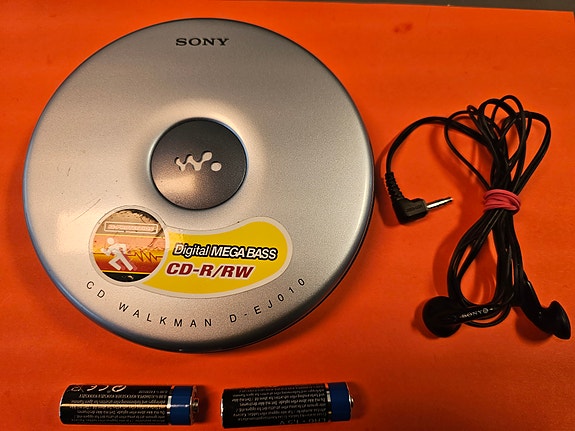 Huollettu Sony Walkman D-EJ011 CD-soitin