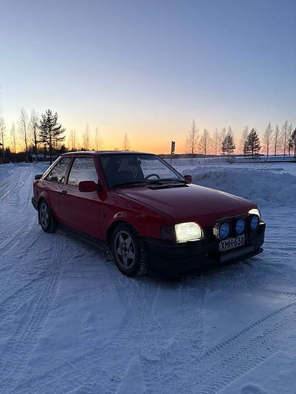 Ostetaan mk4 escorttiin moottori!