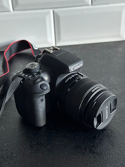 Canon EOS 750D + 18–55 mm kittilinssi ja tarvikkeet
