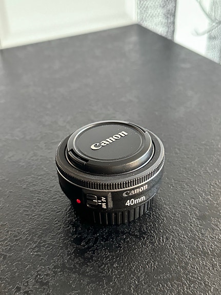 Canon EF 40mm f/2.8 STM -objektiivi