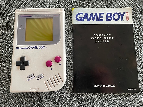 Nintendo Gameboy + 21 peliä