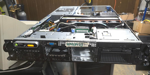 Dell poweredge 2950, 2X 3.2Ghz dual core, 512Mb. serveri