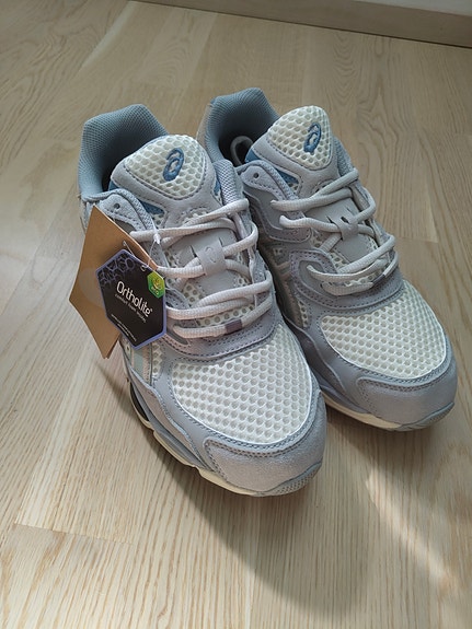 Uudet Asics kengät kokoa 44