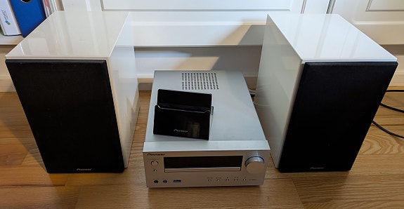 Pioneer S-HM51 stereosarja kaiuttimilla