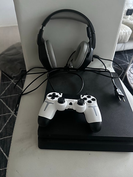 Sony PlayStation 4 konsoli