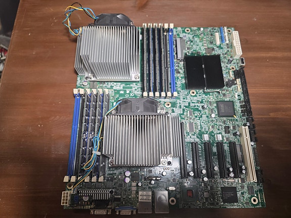 64GB RAM + Intel Server Board S5520HC emolevy palvelinkäyttöön