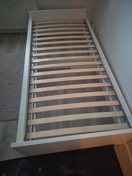 IKEA Luröy sälepohja ja sängynrunko valkoinen