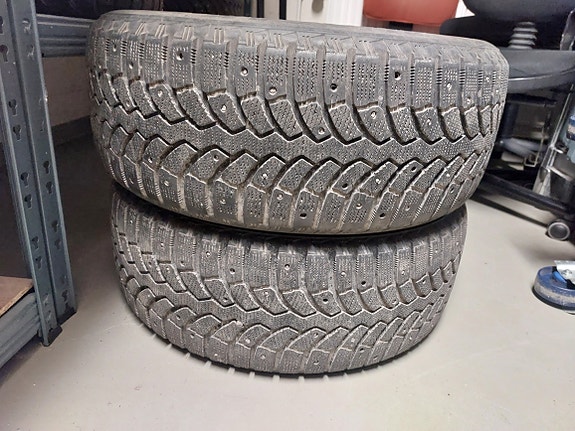 2 kpl Bridgestone 215/55/16 nastarenkaat
